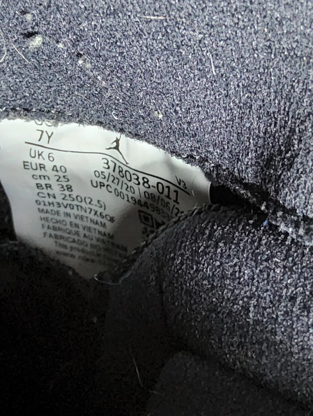Jordan Air Jordan 11 Retro Jubilee Black White Youth 7Y  Basketball Shoes - Picture 9 of 9